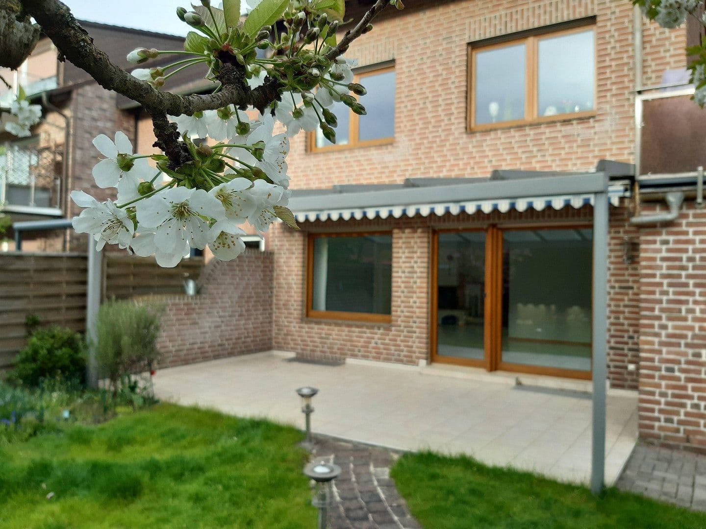 Prodej domu 231 m², pozemek 371 m², Dinslaken, Severní Porýní-Vestfálsko Prodej domu 231 m², pozemek 371 m², Dinslaken, Severní Porýní-Vestfálsko