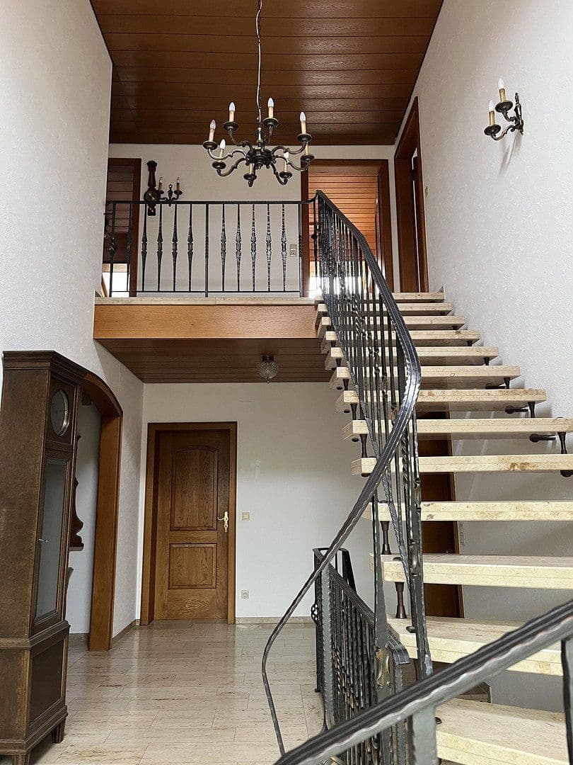 Prodej domu 267 m², pozemek 999 m², Calw, Bádensko-Württembersko Prodej domu 267 m², pozemek 999 m², Calw, Bádensko-Württembersko