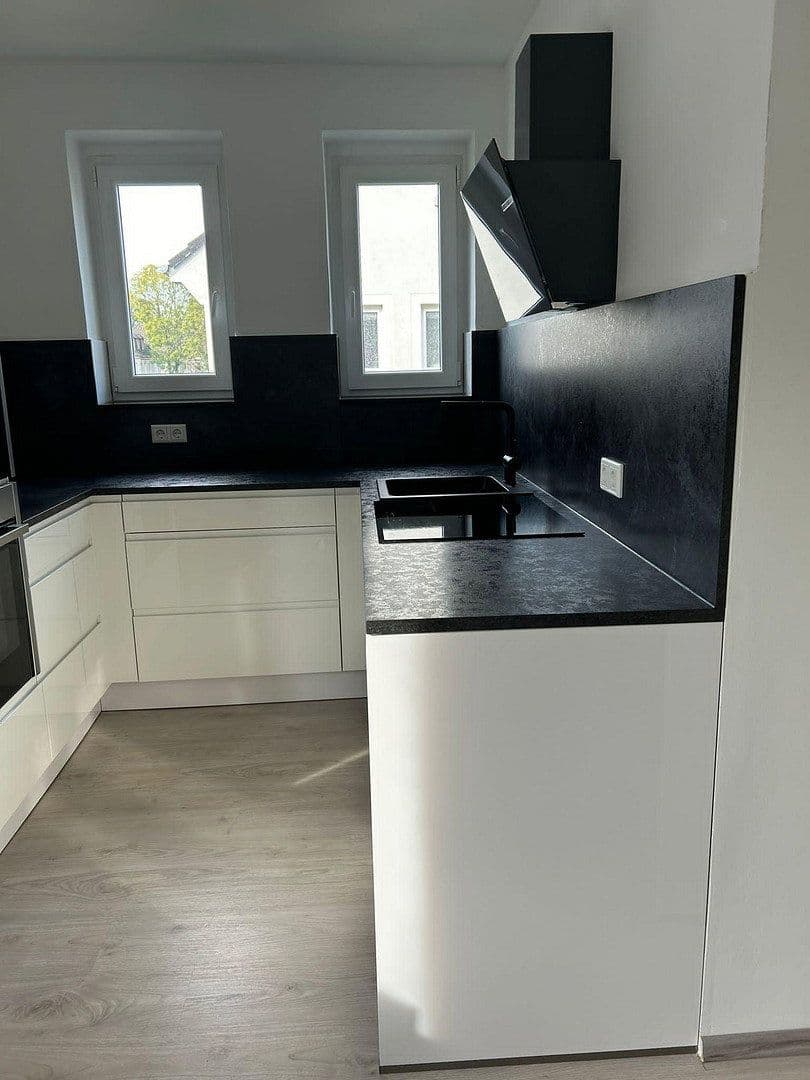 Pronájem bytu 3+1 70 m², Kurt-Heintze-Strasse 65, Duisburg, Severní Porýní-Vestfálsko Pronájem bytu 3+1 70 m², Kurt-Heintze-Strasse 65, Duisburg, Severní Porýní-Vestfálsko