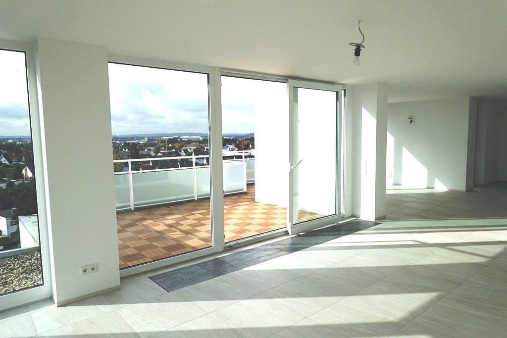 Pronájem bytu 3+1 106 m², Nürnberg / Großgründlach, Bavorsko Pronájem bytu 3+1 106 m², Nürnberg / Großgründlach, Bavorsko