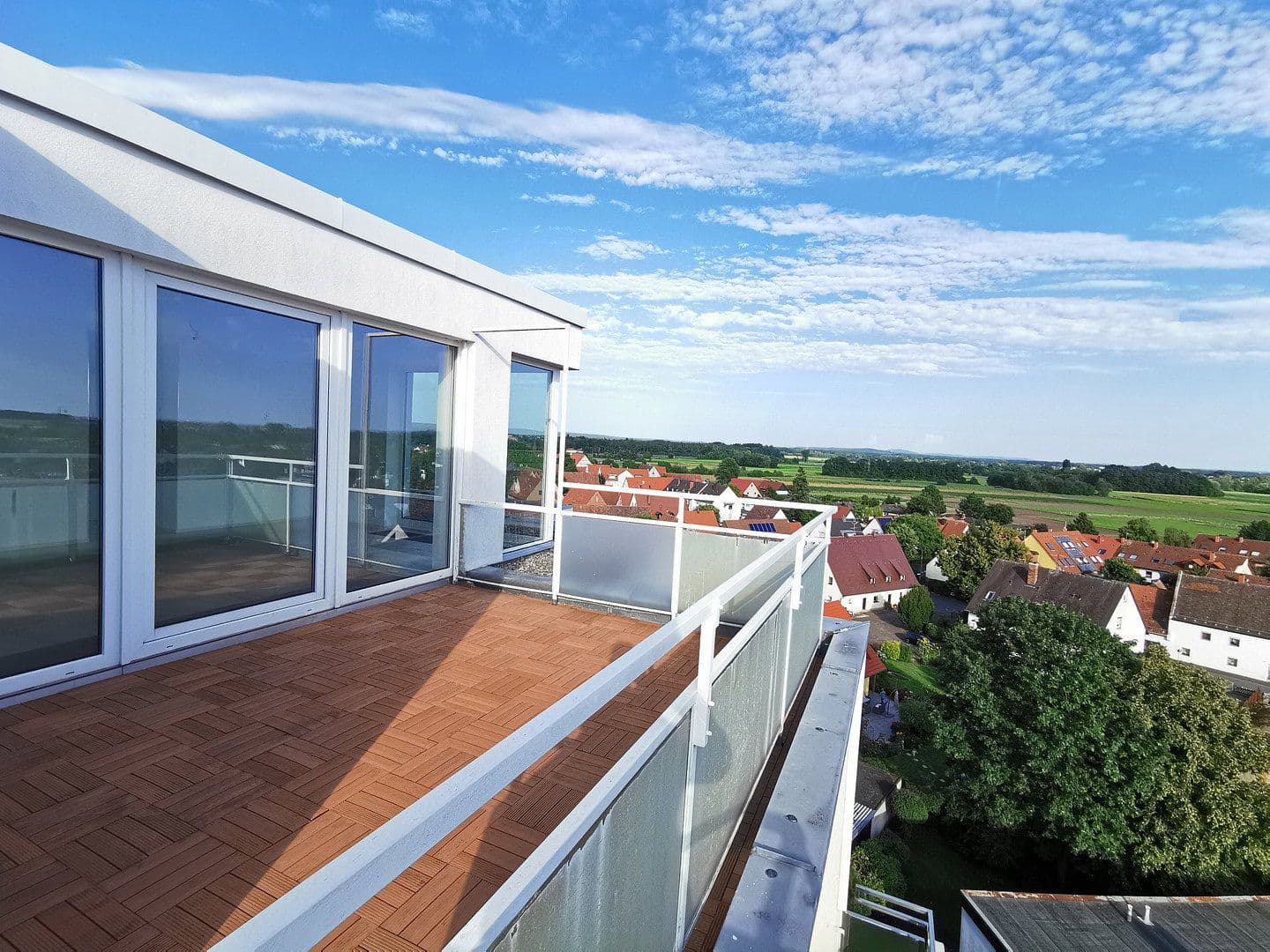 Pronájem bytu 3+1 106 m², Nürnberg / Großgründlach, Bavorsko Pronájem bytu 3+1 106 m², Nürnberg / Großgründlach, Bavorsko