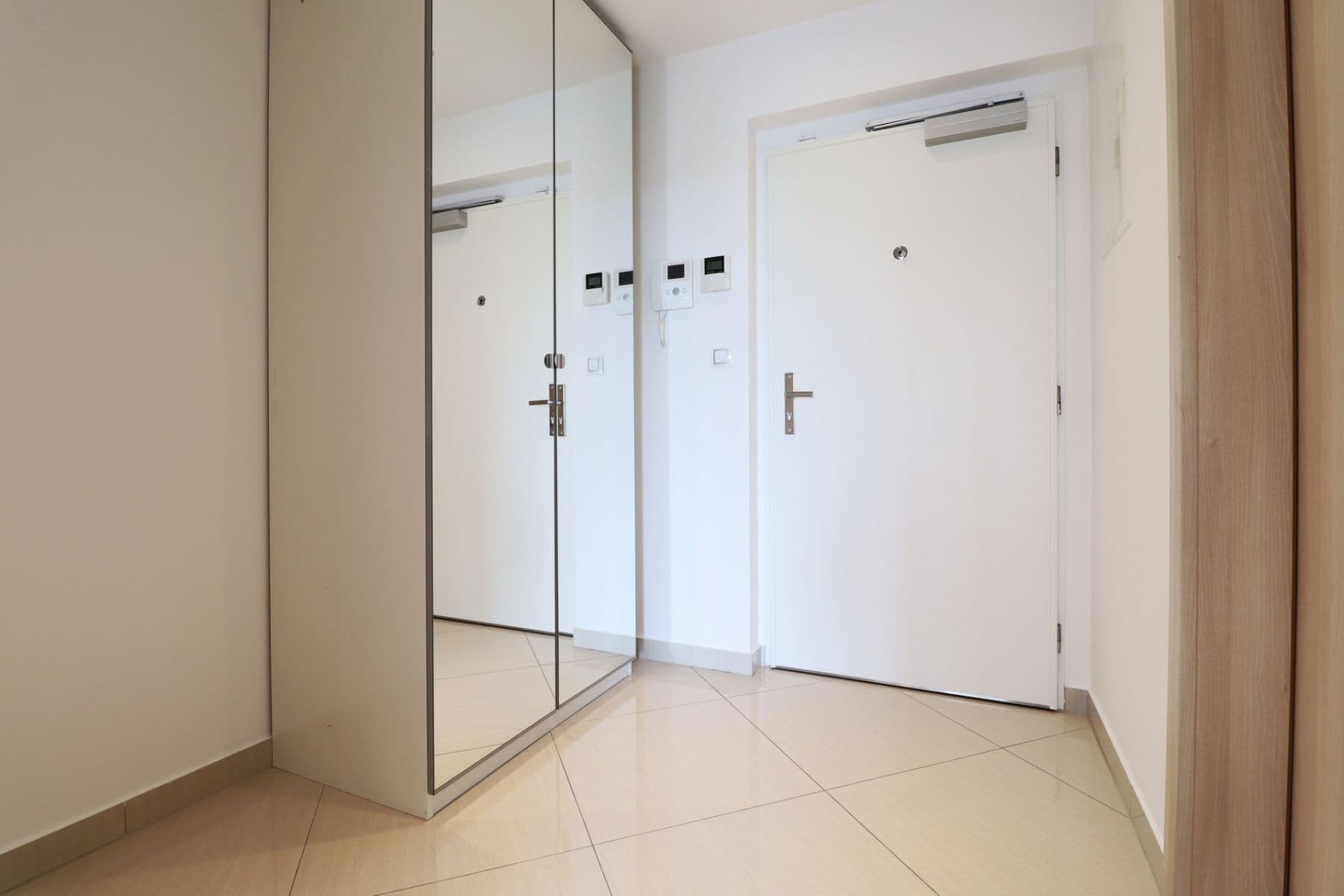 Pronájem bytu 1+kk 37 m², Olšanská, Praha, Praha Pronájem bytu 1+kk 37 m², Olšanská, Praha, Praha