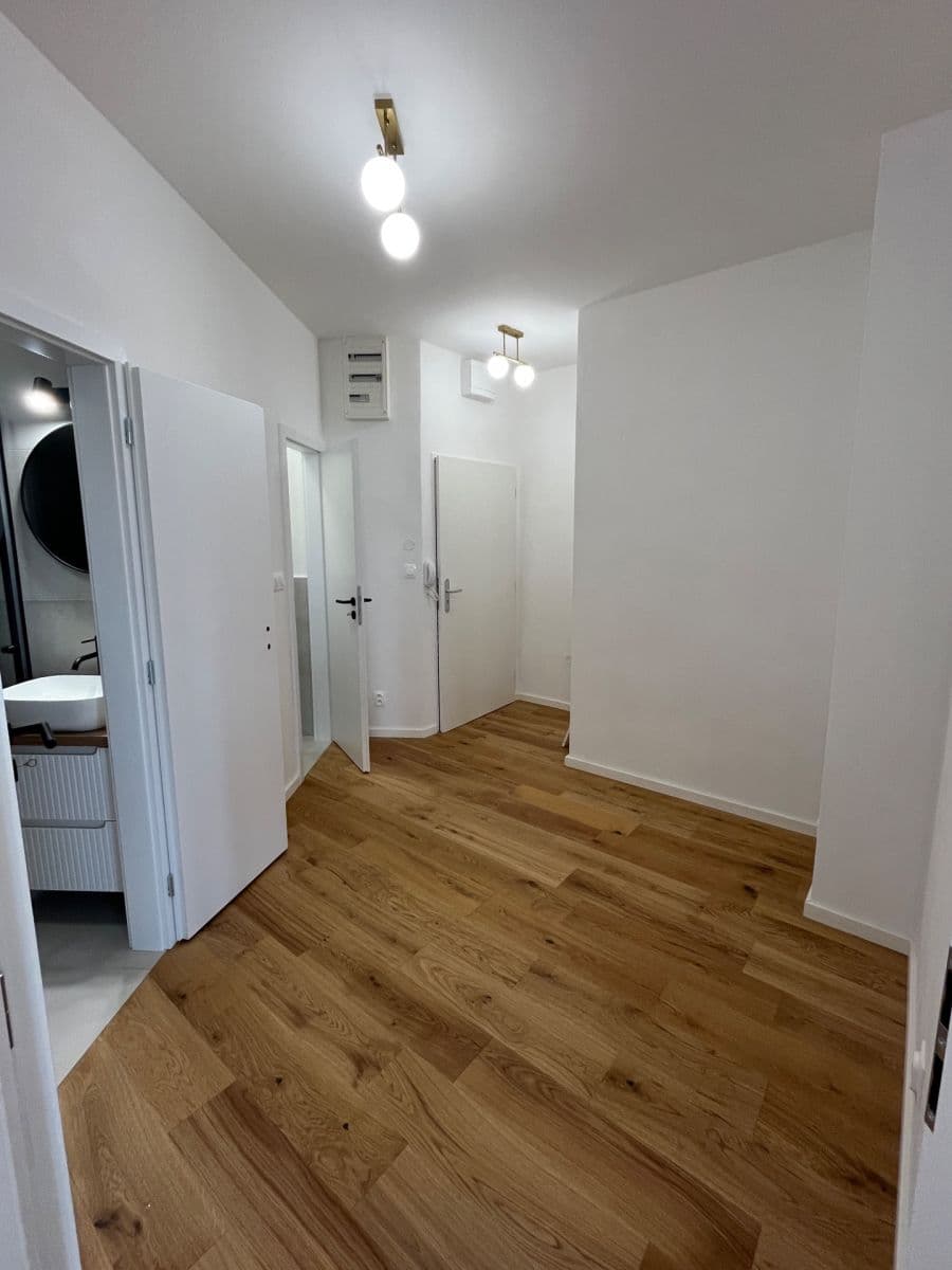 Pronájem bytu 1+kk 36 m², Petrohradská, Praha, Praha Pronájem bytu 1+kk 36 m², Petrohradská, Praha, Praha