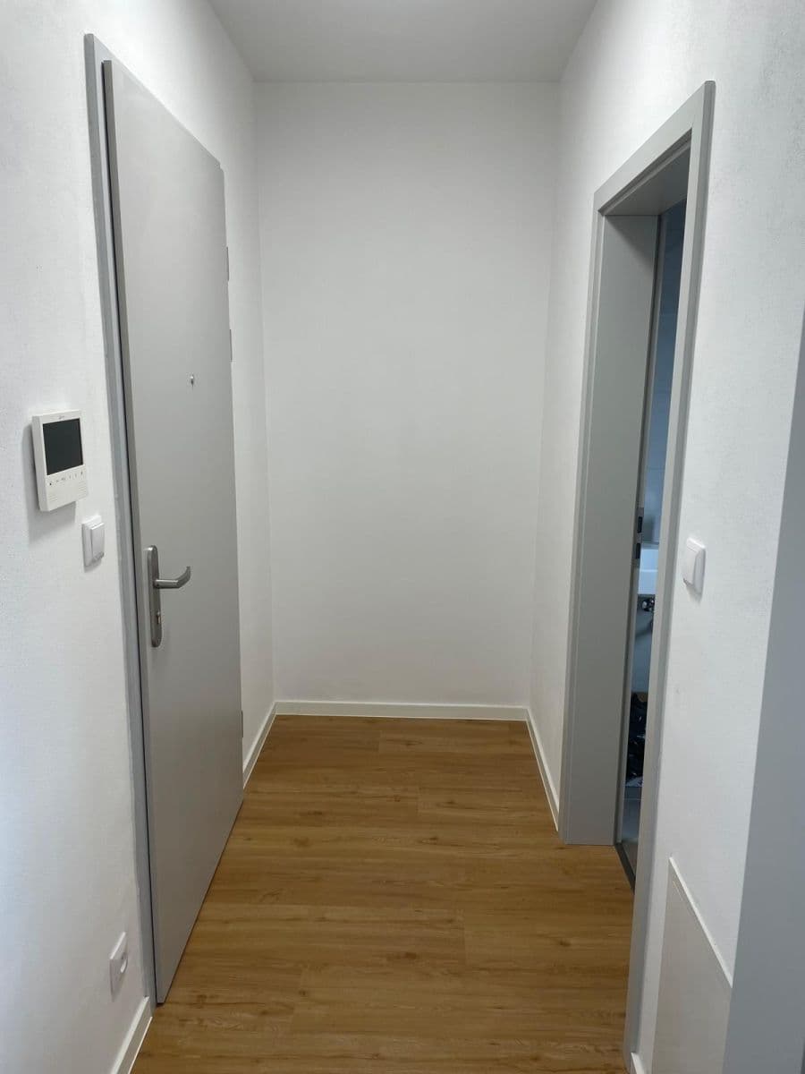 Pronájem bytu 2+kk 39 m², Jana Fibicha, Ivančice, Jihomoravský kraj Pronájem bytu 2+kk 39 m², Jana Fibicha, Ivančice, Jihomoravský kraj