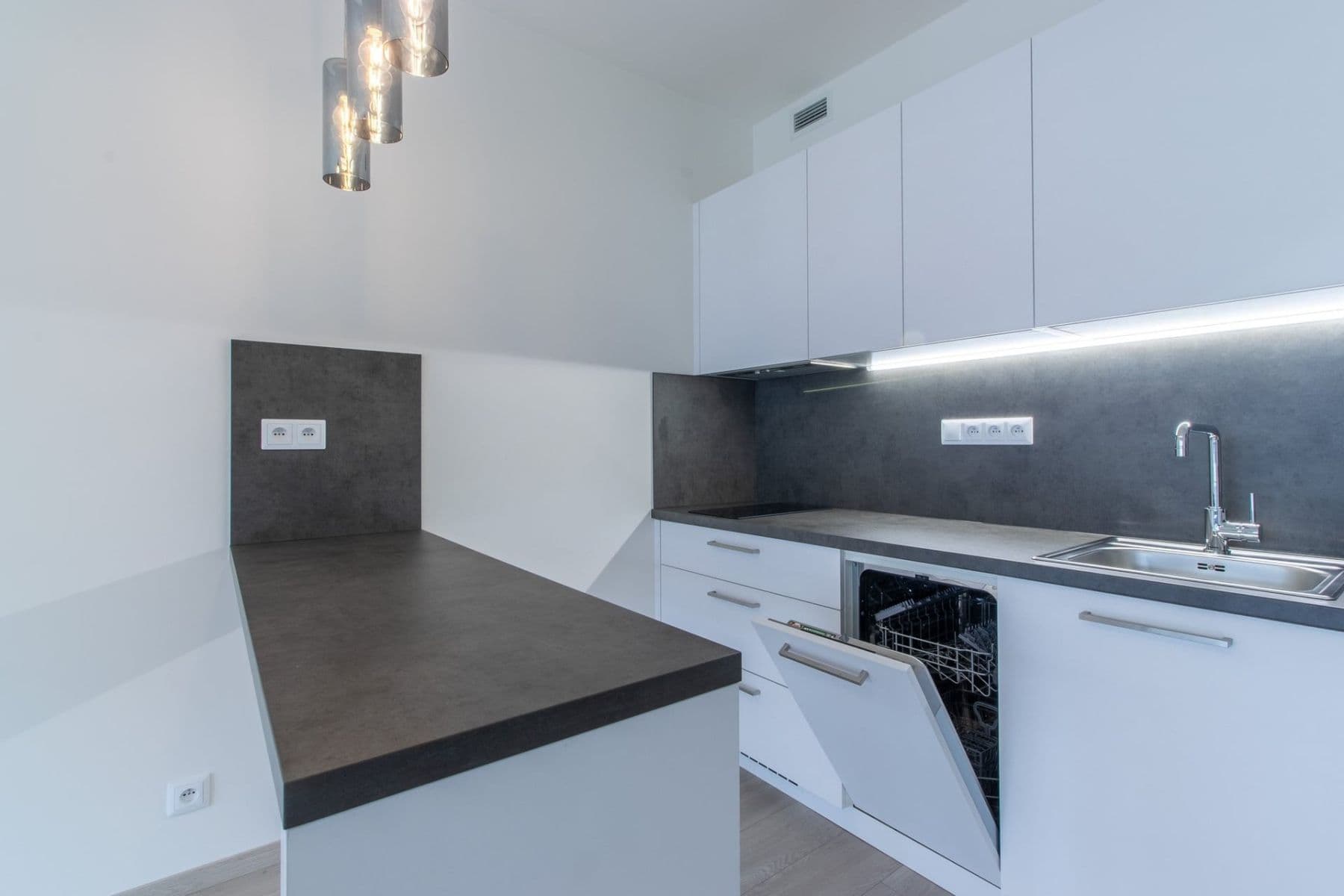 Pronájem bytu 1+kk 32 m², Poděbradská, Praha, Praha Pronájem bytu 1+kk 32 m², Poděbradská, Praha, Praha