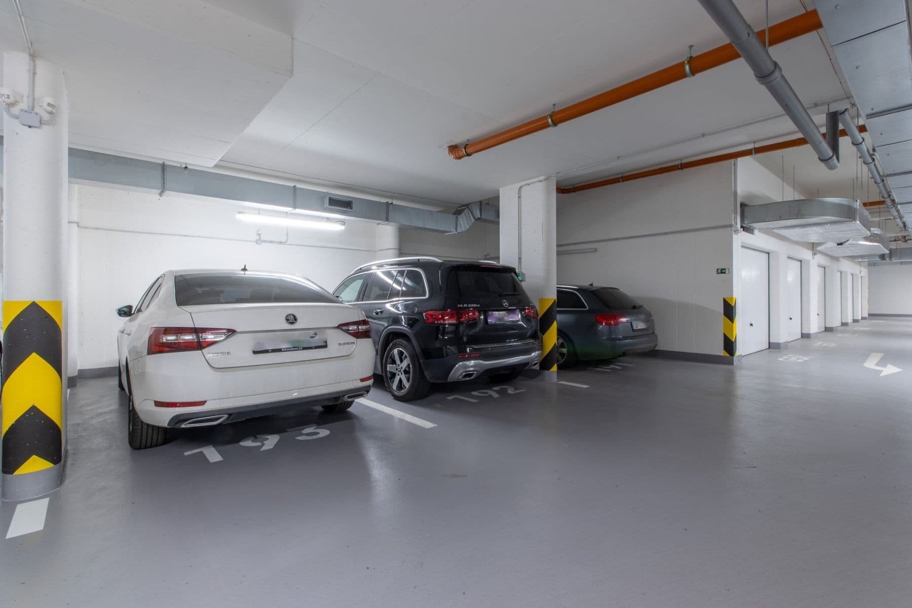 Pronájem garáže 15 m², Poděbradská, Praha, Praha Pronájem garáže 15 m², Poděbradská, Praha, Praha