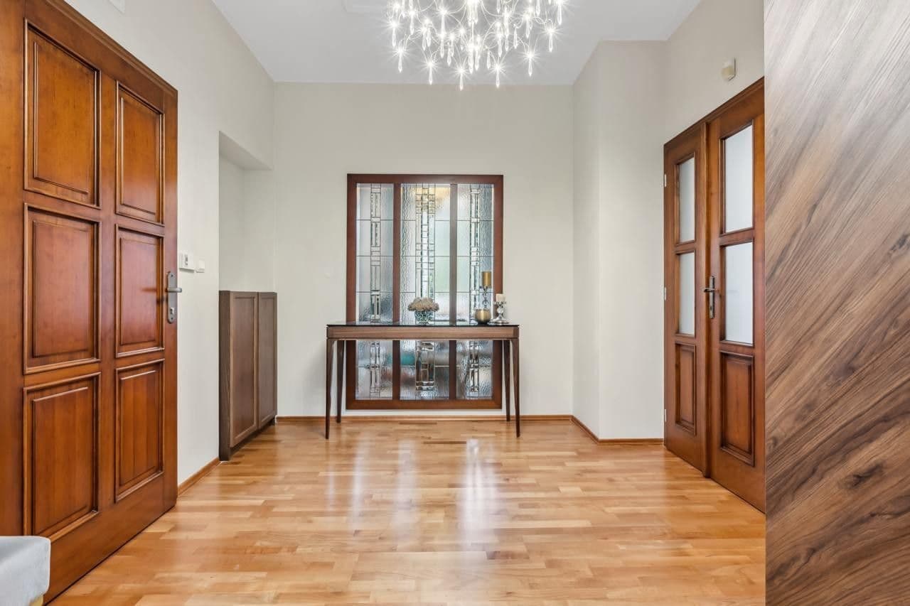 Prodej bytu 4+1 130 m², Nebozízek, Karlovy Vary, Karlovarský kraj Prodej bytu 4+1 130 m², Nebozízek, Karlovy Vary, Karlovarský kraj