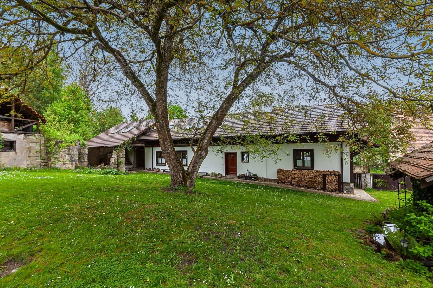 Prodej domu 196 m², pozemek 3.460 m², Staré Hrady, Královéhradecký kraj Prodej domu 196 m², pozemek 3.460 m², Staré Hrady, Královéhradecký kraj