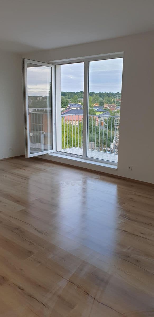 Pronájem bytu 2+kk 62 m², Armádní, Milovice, Středočeský kraj Pronájem bytu 2+kk 62 m², Armádní, Milovice, Středočeský kraj