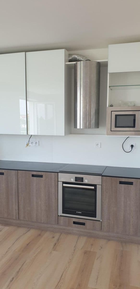 Pronájem bytu 2+kk 62 m², Armádní, Milovice, Středočeský kraj Pronájem bytu 2+kk 62 m², Armádní, Milovice, Středočeský kraj