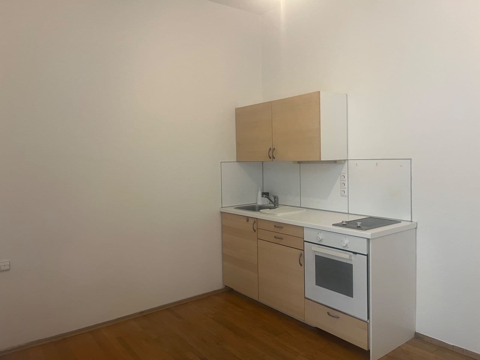 Pronájem bytu 2+kk 35 m², Umělecká, Praha, Praha Pronájem bytu 2+kk 35 m², Umělecká, Praha, Praha