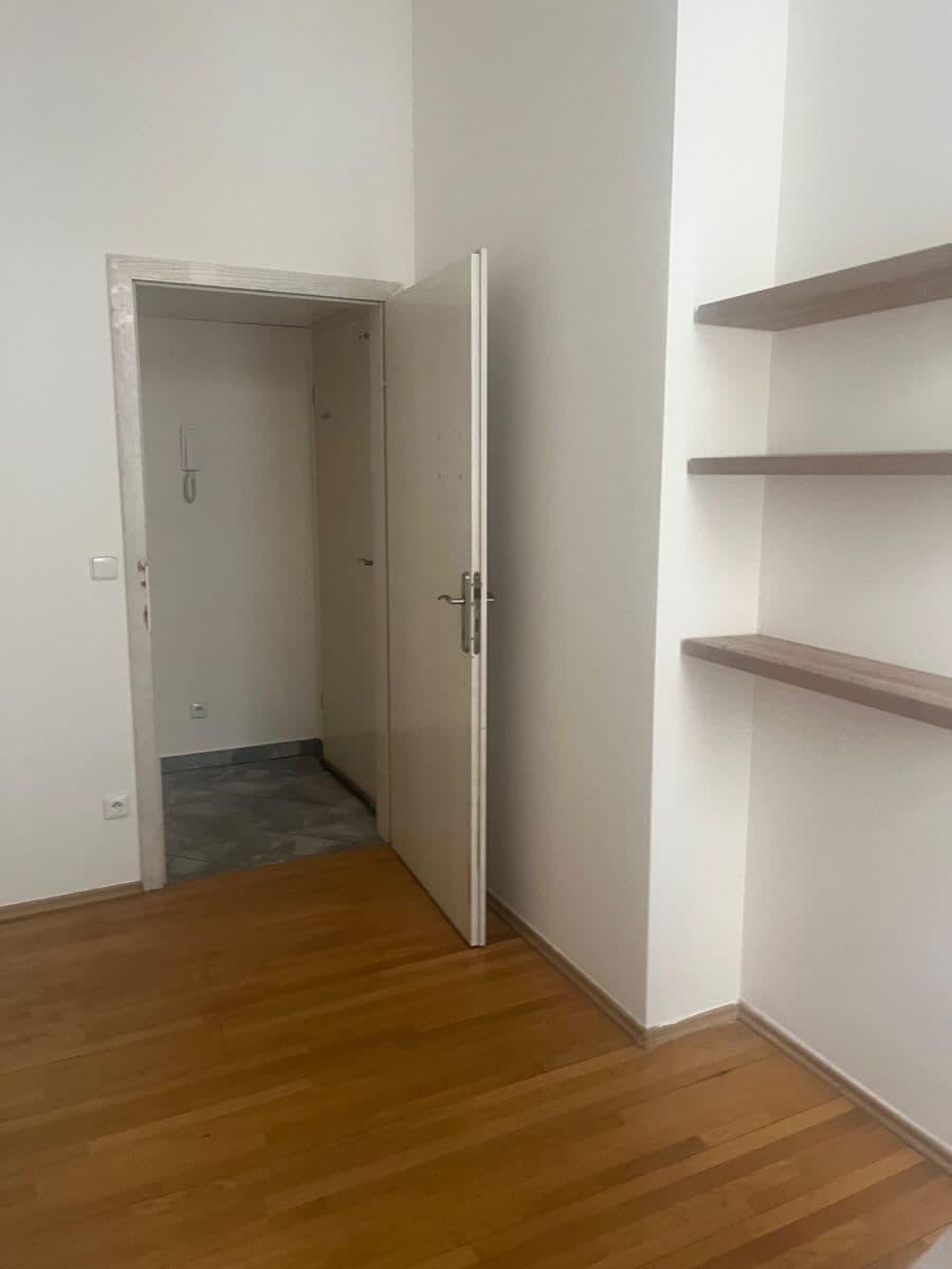 Pronájem bytu 2+kk 35 m², Umělecká, Praha, Praha Pronájem bytu 2+kk 35 m², Umělecká, Praha, Praha