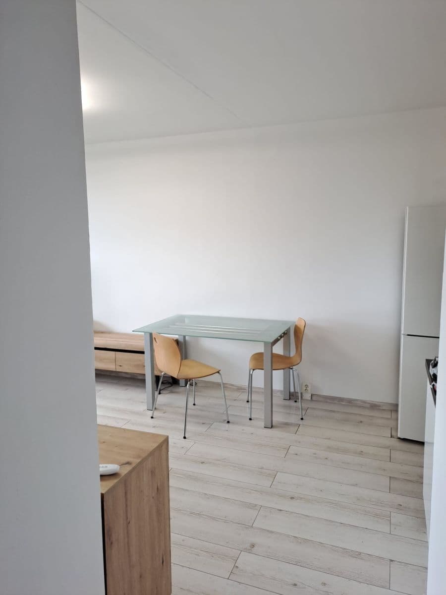 Pronájem bytu 2+kk 43 m², Hostinského, Praha, Praha Pronájem bytu 2+kk 43 m², Hostinského, Praha, Praha