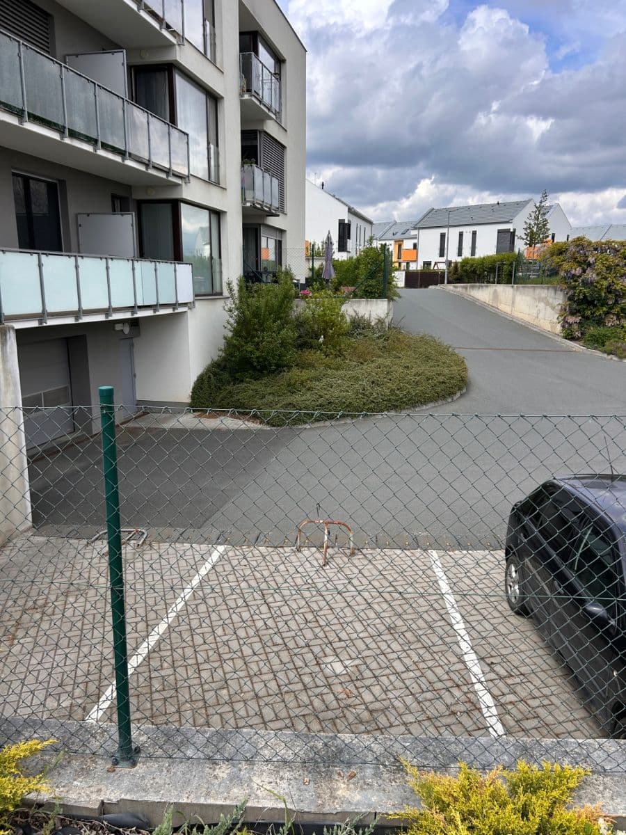 Pronájem garáže 15 m², Jinočany, Středočeský kraj Pronájem garáže 15 m², Jinočany, Středočeský kraj