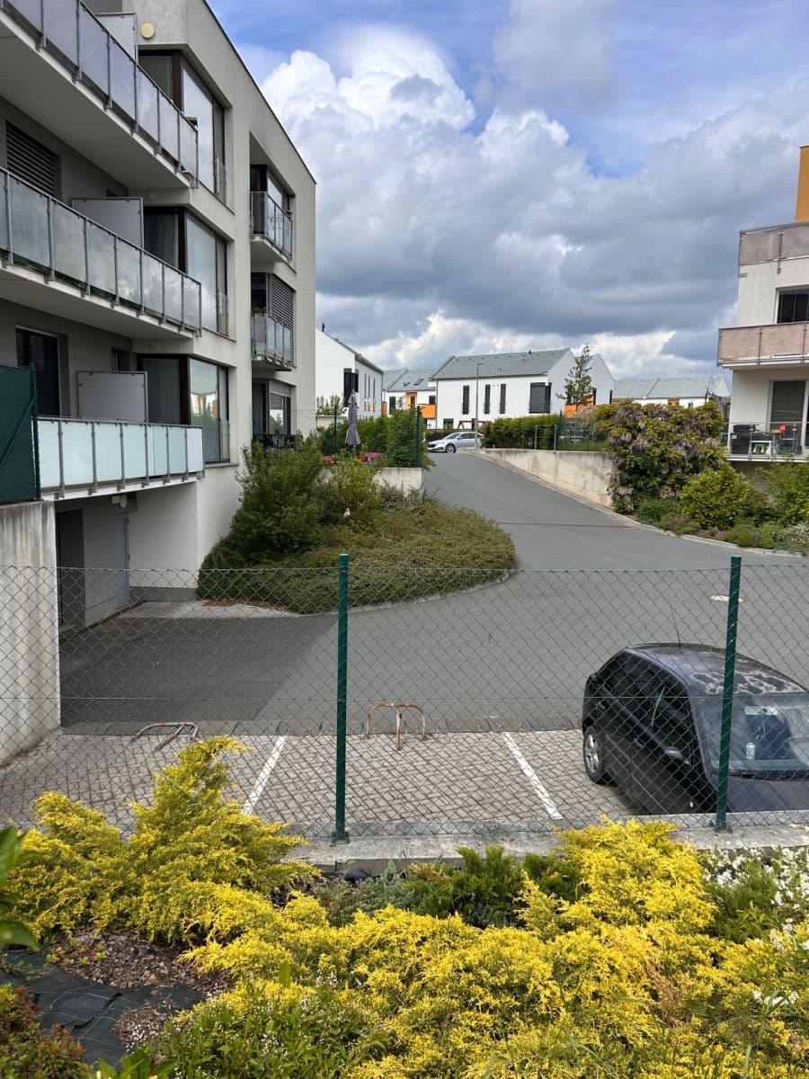 Pronájem garáže 15 m², Jinočany, Středočeský kraj Pronájem garáže 15 m², Jinočany, Středočeský kraj