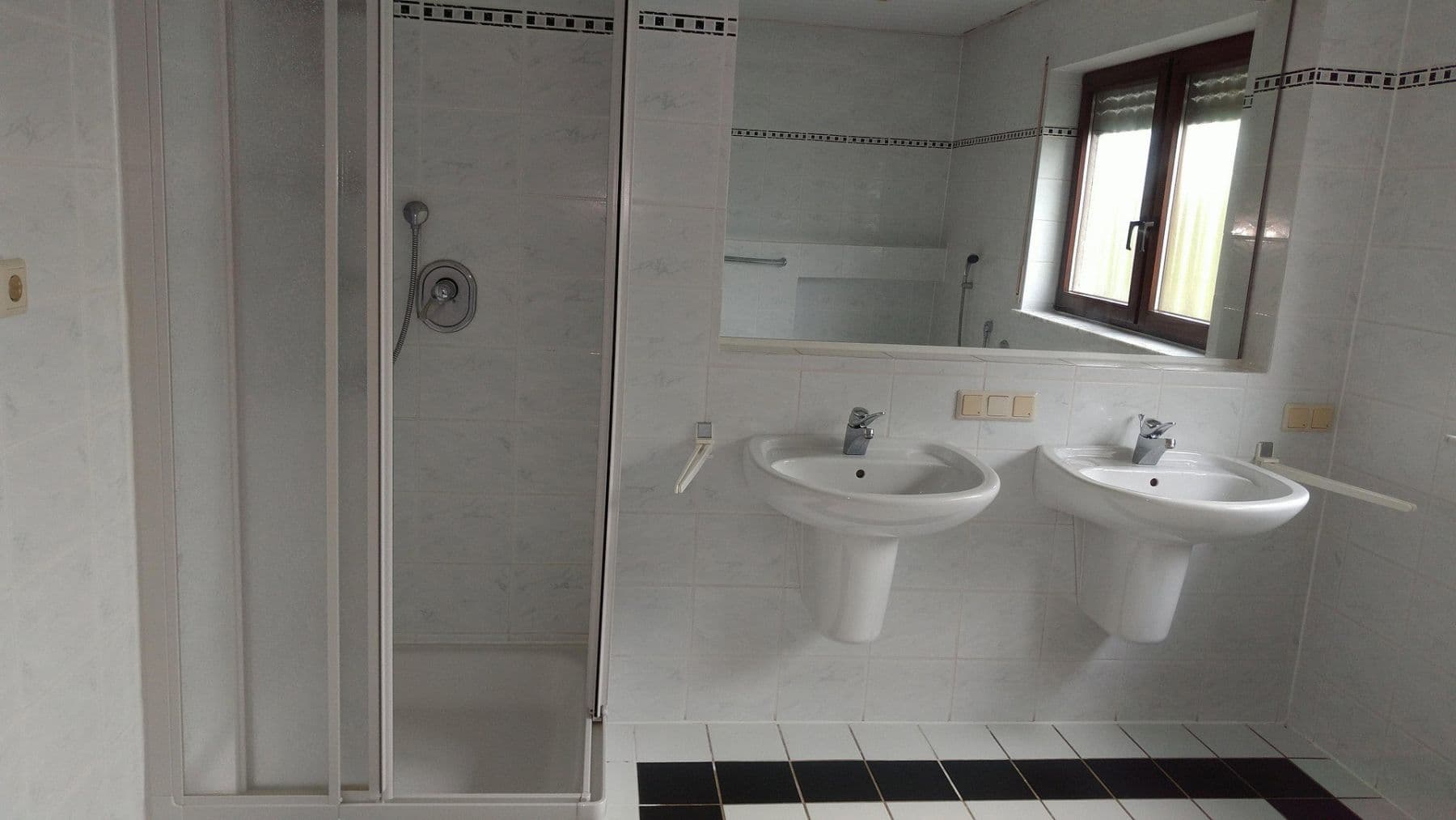 Prodej bytu 3+1 118 m², Ramstein-Miesenbach, Porýní-Falc Prodej bytu 3+1 118 m², Ramstein-Miesenbach, Porýní-Falc