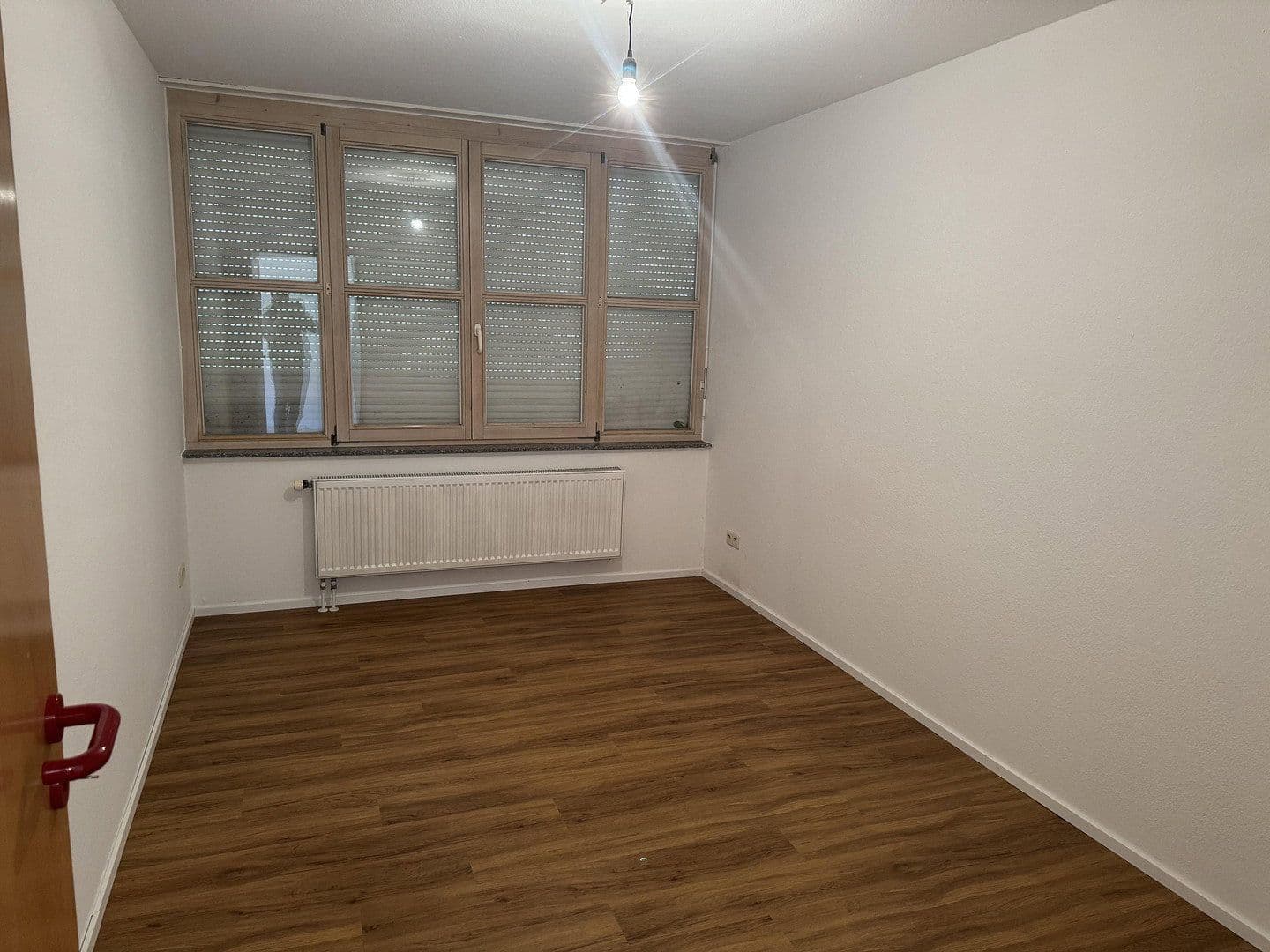 Pronájem bytu 3+1 80 m², Asangstr.160, Stuttgart-Obertürkheim, Bádensko-Württembersko Pronájem bytu 3+1 80 m², Asangstr.160, Stuttgart-Obertürkheim, Bádensko-Württembersko