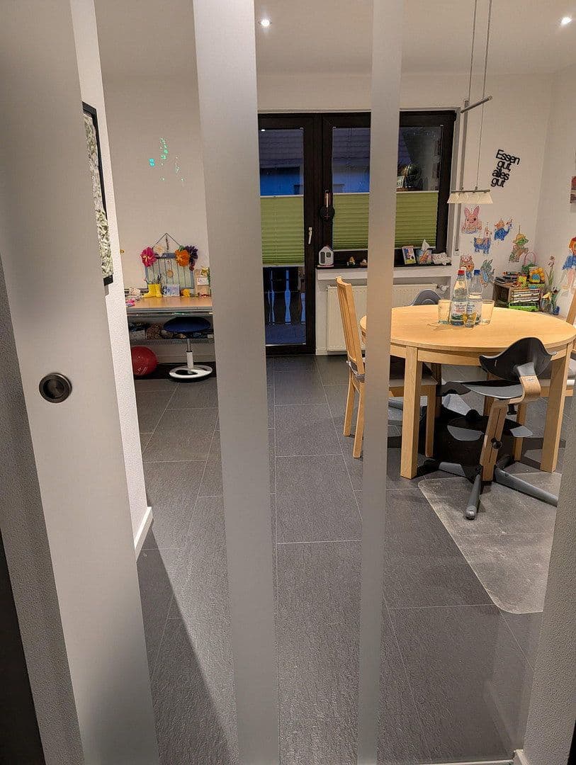 Pronájem bytu 4+1 123 m², Neckartenzlinger Str. 5A, Bempflingen, Bádensko-Württembersko Pronájem bytu 4+1 123 m², Neckartenzlinger Str. 5A, Bempflingen, Bádensko-Württembersko
