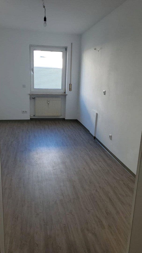 Pronájem bytu 5+1 146 m², Zeller Strasse 26, Margetshöchheim, Bavorsko Pronájem bytu 5+1 146 m², Zeller Strasse 26, Margetshöchheim, Bavorsko