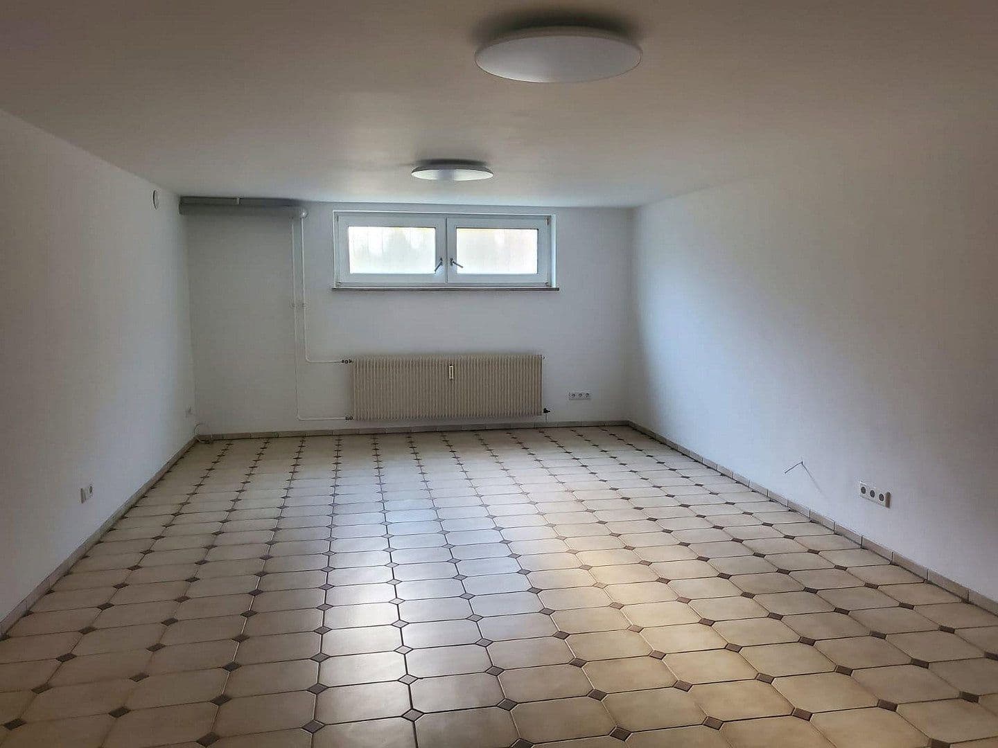 Pronájem bytu 5+1 146 m², Zeller Strasse 26, Margetshöchheim, Bavorsko Pronájem bytu 5+1 146 m², Zeller Strasse 26, Margetshöchheim, Bavorsko