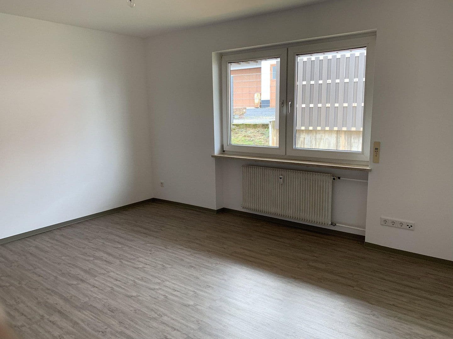 Pronájem bytu 5+1 146 m², Zeller Strasse 26, Margetshöchheim, Bavorsko Pronájem bytu 5+1 146 m², Zeller Strasse 26, Margetshöchheim, Bavorsko