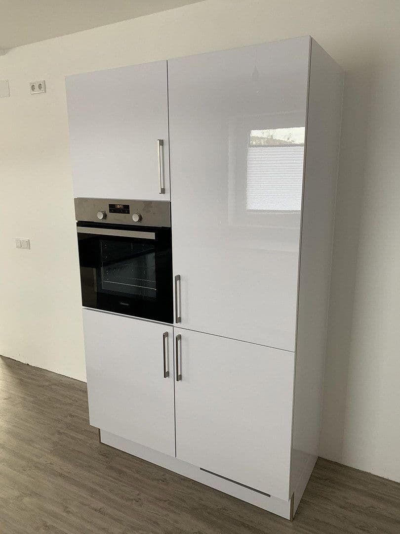 Pronájem bytu 5+1 146 m², Zeller Strasse 26, Margetshöchheim, Bavorsko Pronájem bytu 5+1 146 m², Zeller Strasse 26, Margetshöchheim, Bavorsko