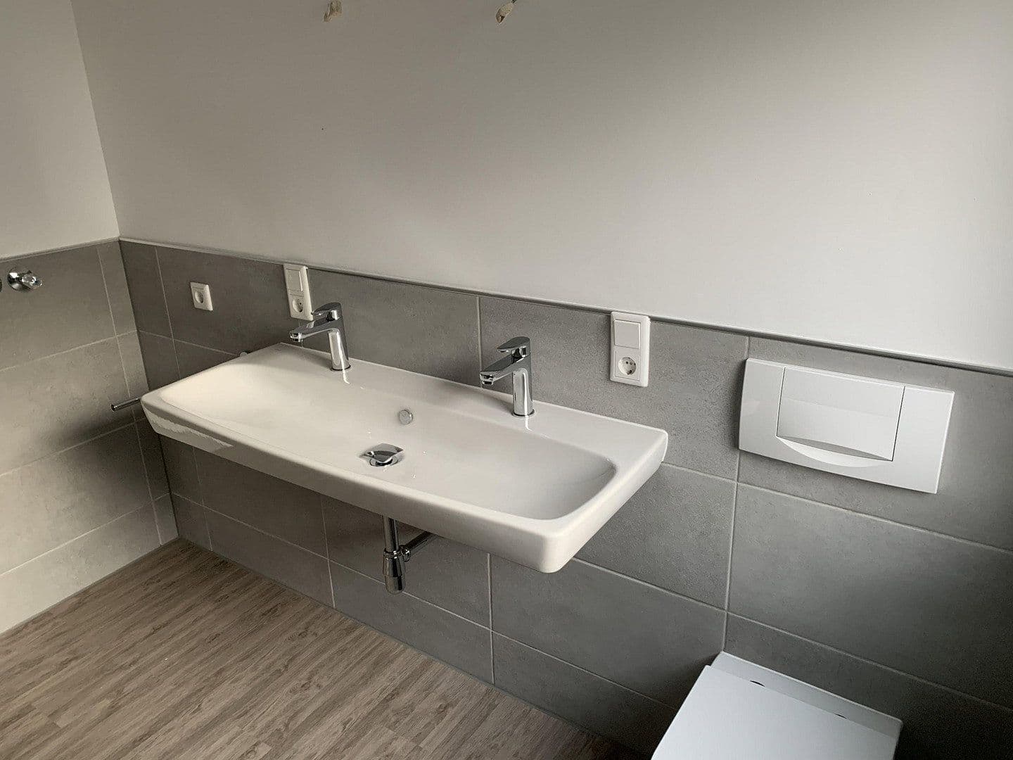 Pronájem bytu 5+1 146 m², Zeller Strasse 26, Margetshöchheim, Bavorsko Pronájem bytu 5+1 146 m², Zeller Strasse 26, Margetshöchheim, Bavorsko