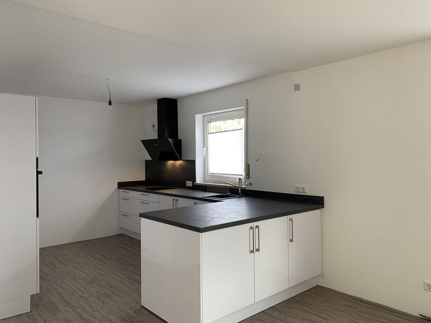 Pronájem bytu 5+1 146 m², Zeller Strasse 26, Margetshöchheim, Bavorsko Pronájem bytu 5+1 146 m², Zeller Strasse 26, Margetshöchheim, Bavorsko