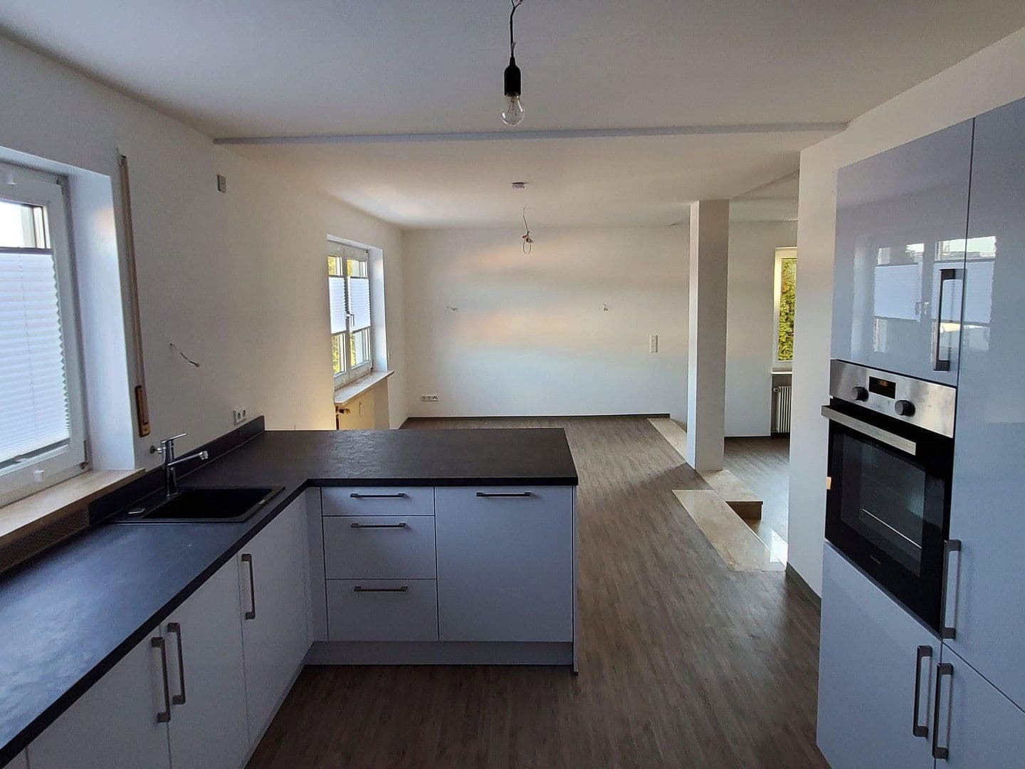 Pronájem bytu 5+1 146 m², Zeller Strasse 26, Margetshöchheim, Bavorsko Pronájem bytu 5+1 146 m², Zeller Strasse 26, Margetshöchheim, Bavorsko