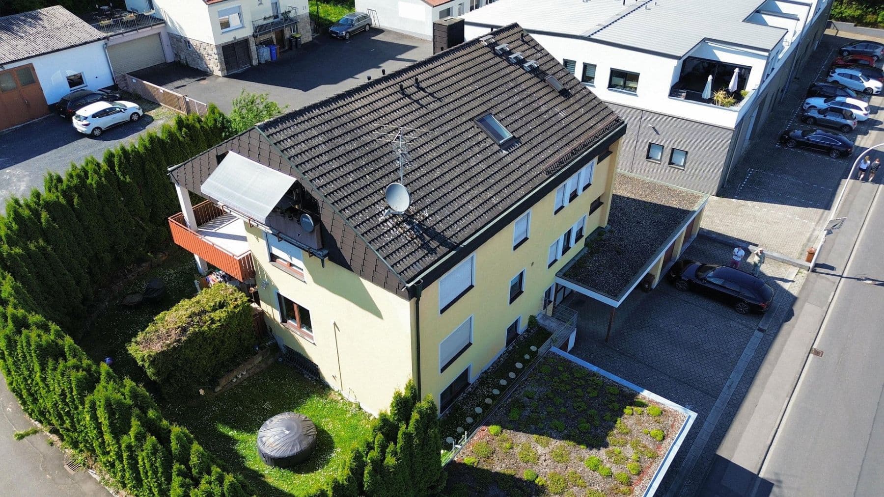 Pronájem bytu 5+1 146 m², Zeller Strasse 26, Margetshöchheim, Bavorsko Pronájem bytu 5+1 146 m², Zeller Strasse 26, Margetshöchheim, Bavorsko