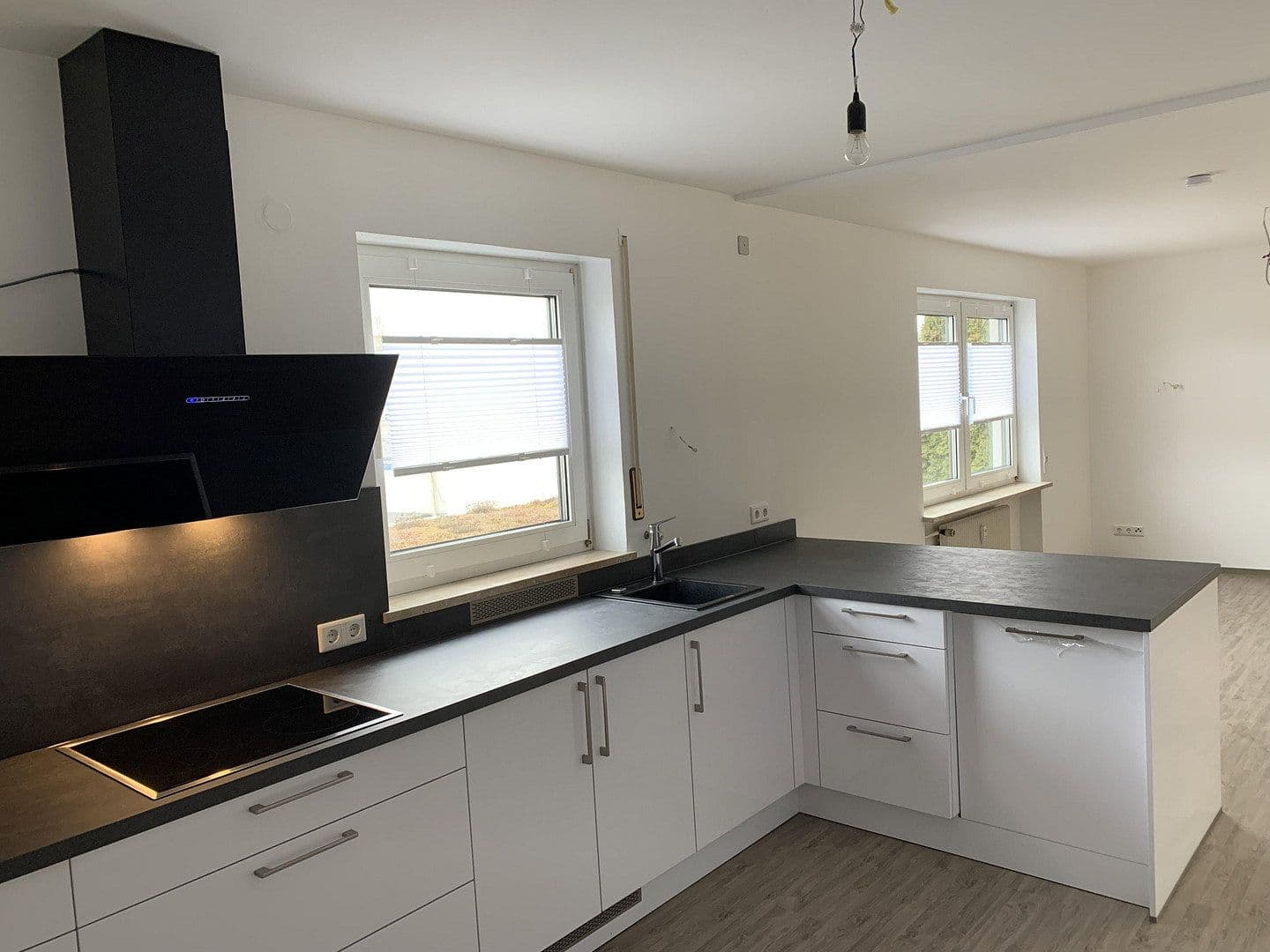 Pronájem bytu 5+1 146 m², Zeller Strasse 26, Margetshöchheim, Bavorsko Pronájem bytu 5+1 146 m², Zeller Strasse 26, Margetshöchheim, Bavorsko