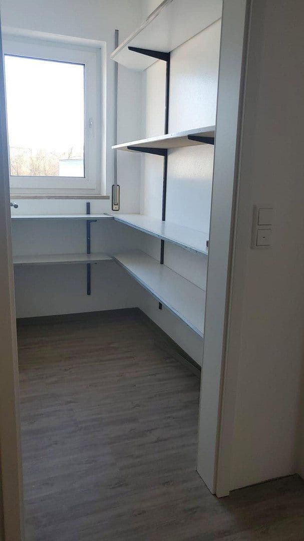Pronájem bytu 5+1 146 m², Zeller Strasse 26, Margetshöchheim, Bavorsko Pronájem bytu 5+1 146 m², Zeller Strasse 26, Margetshöchheim, Bavorsko