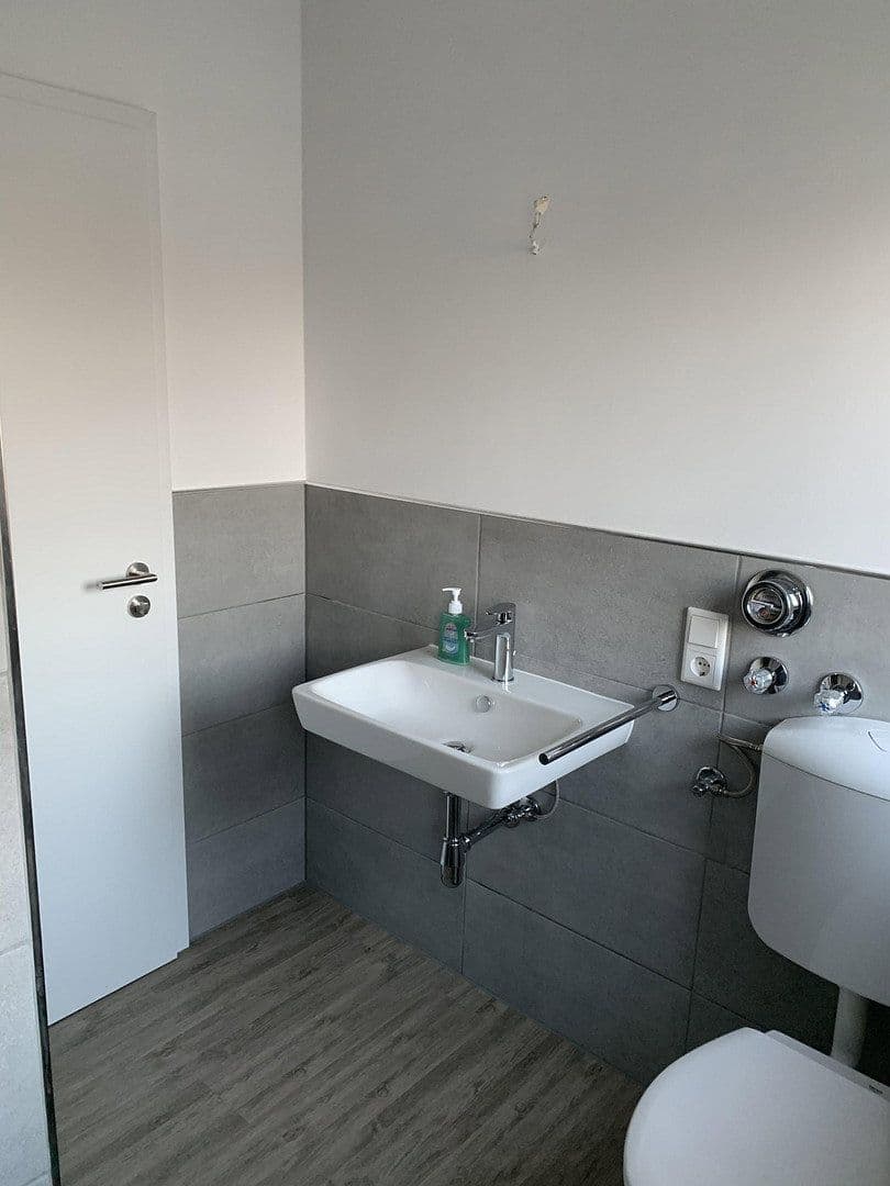 Pronájem bytu 5+1 146 m², Zeller Strasse 26, Margetshöchheim, Bavorsko Pronájem bytu 5+1 146 m², Zeller Strasse 26, Margetshöchheim, Bavorsko