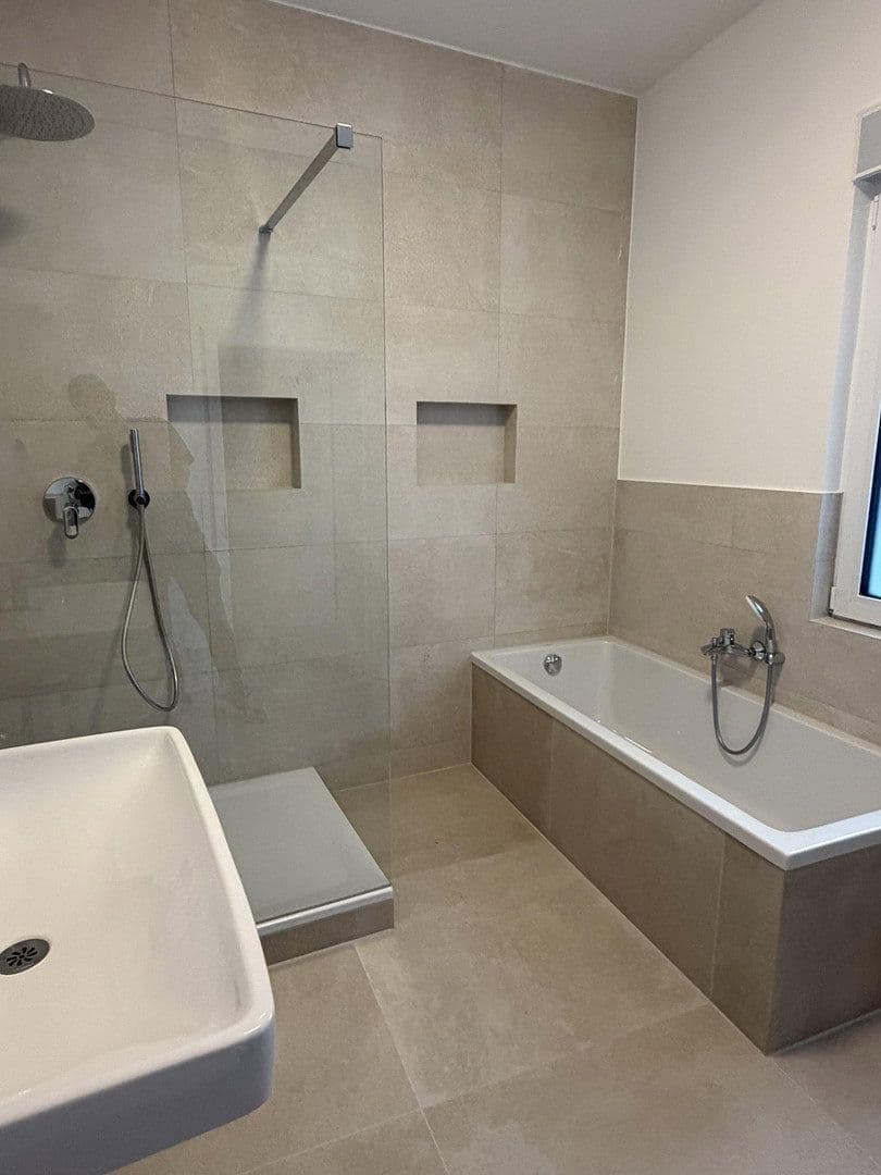 Pronájem bytu 2+1 85 m², Langenfeld (Rheinland), Severní Porýní-Vestfálsko Pronájem bytu 2+1 85 m², Langenfeld (Rheinland), Severní Porýní-Vestfálsko