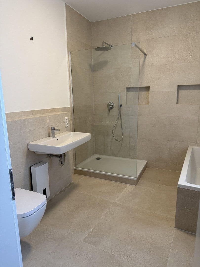 Pronájem bytu 2+1 85 m², Langenfeld (Rheinland), Severní Porýní-Vestfálsko Pronájem bytu 2+1 85 m², Langenfeld (Rheinland), Severní Porýní-Vestfálsko