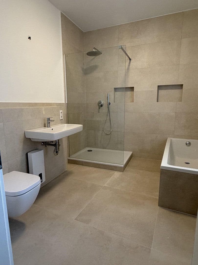 Pronájem bytu 2+1 85 m², Langenfeld (Rheinland), Severní Porýní-Vestfálsko Pronájem bytu 2+1 85 m², Langenfeld (Rheinland), Severní Porýní-Vestfálsko