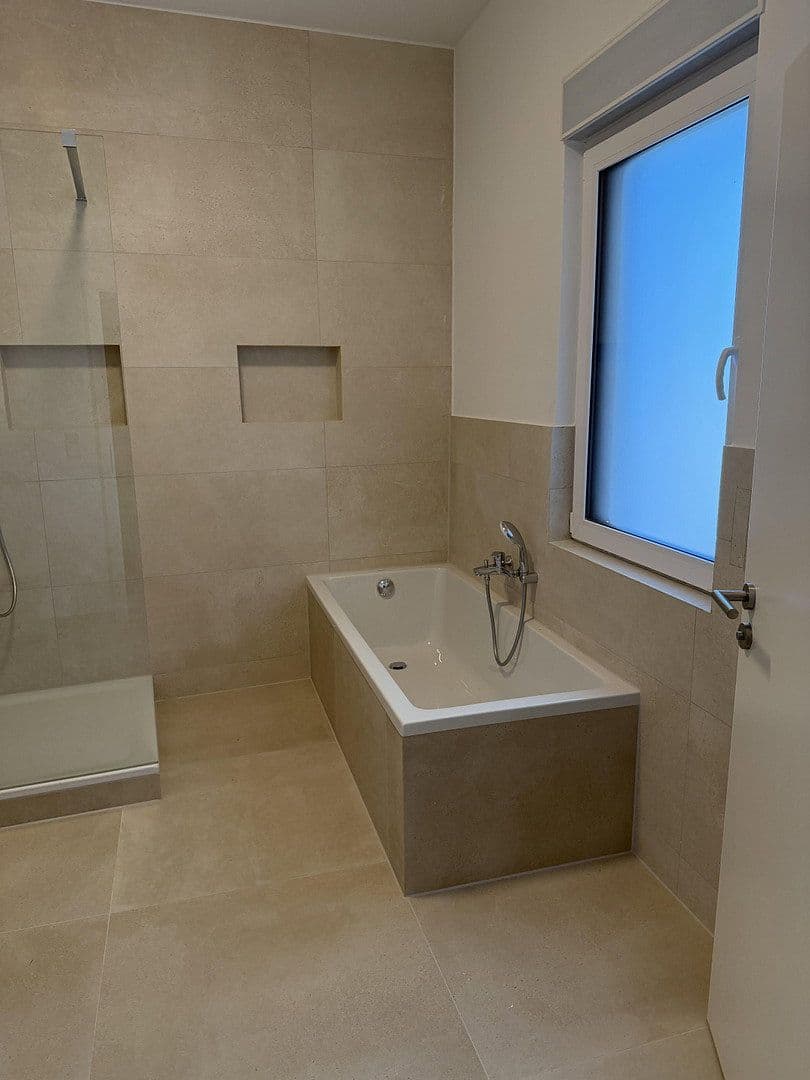 Pronájem bytu 2+1 85 m², Langenfeld (Rheinland), Severní Porýní-Vestfálsko Pronájem bytu 2+1 85 m², Langenfeld (Rheinland), Severní Porýní-Vestfálsko
