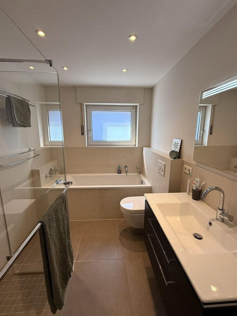 Prodej domu 136 m², pozemek 310 m², Krefeld, Severní Porýní-Vestfálsko Prodej domu 136 m², pozemek 310 m², Krefeld, Severní Porýní-Vestfálsko