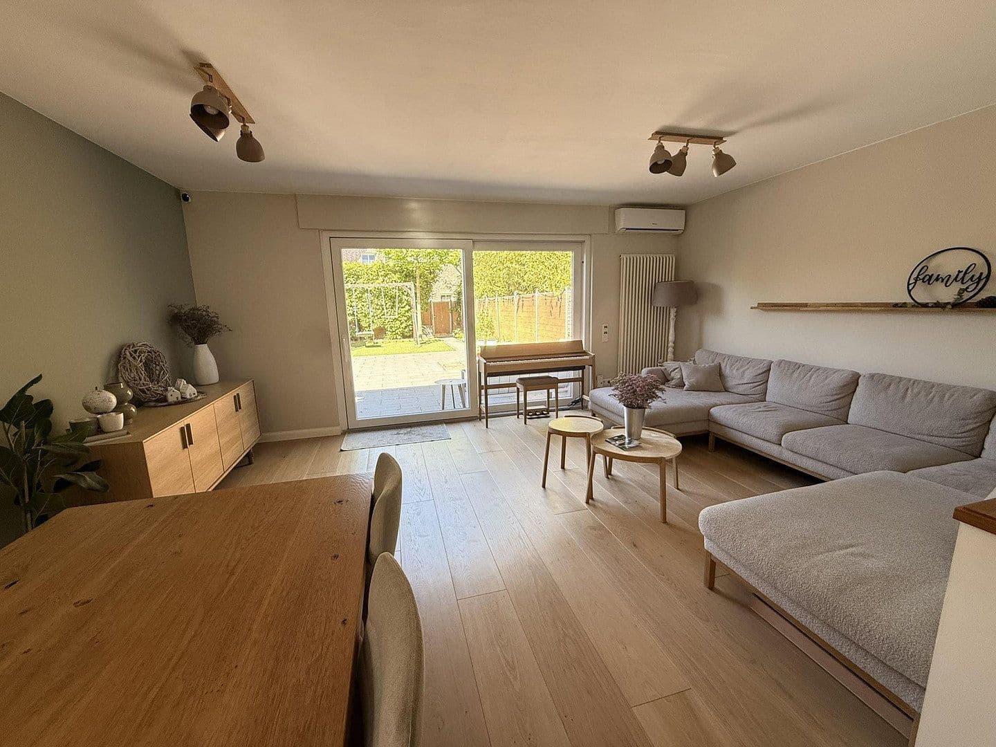 Prodej domu 136 m², pozemek 310 m², Krefeld, Severní Porýní-Vestfálsko Prodej domu 136 m², pozemek 310 m², Krefeld, Severní Porýní-Vestfálsko
