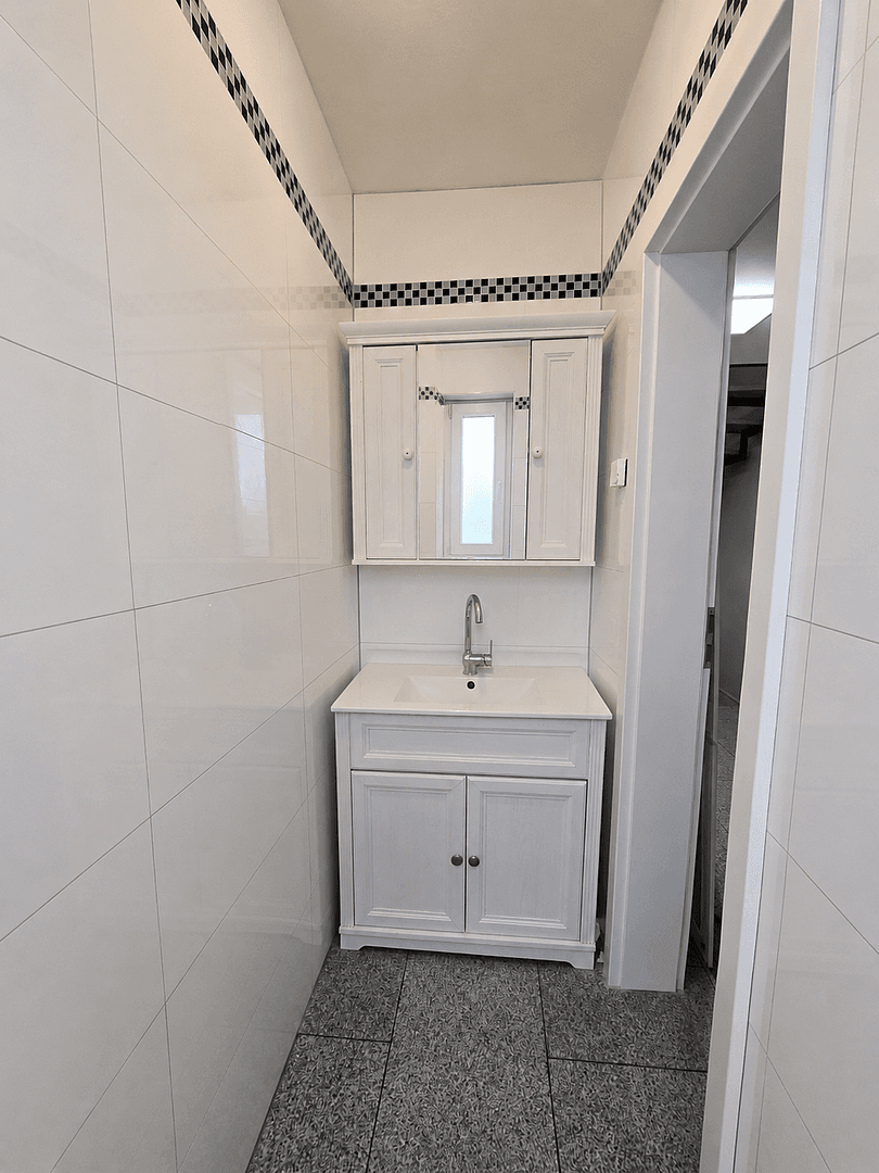 Prodej domu 191 m², pozemek 350 m², Heinrich-Cleas-Str.40B, Leverkusen, Severní Porýní-Vestfálsko Prodej domu 191 m², pozemek 350 m², Heinrich-Cleas-Str.40B, Leverkusen, Severní Porýní-Vestfálsko
