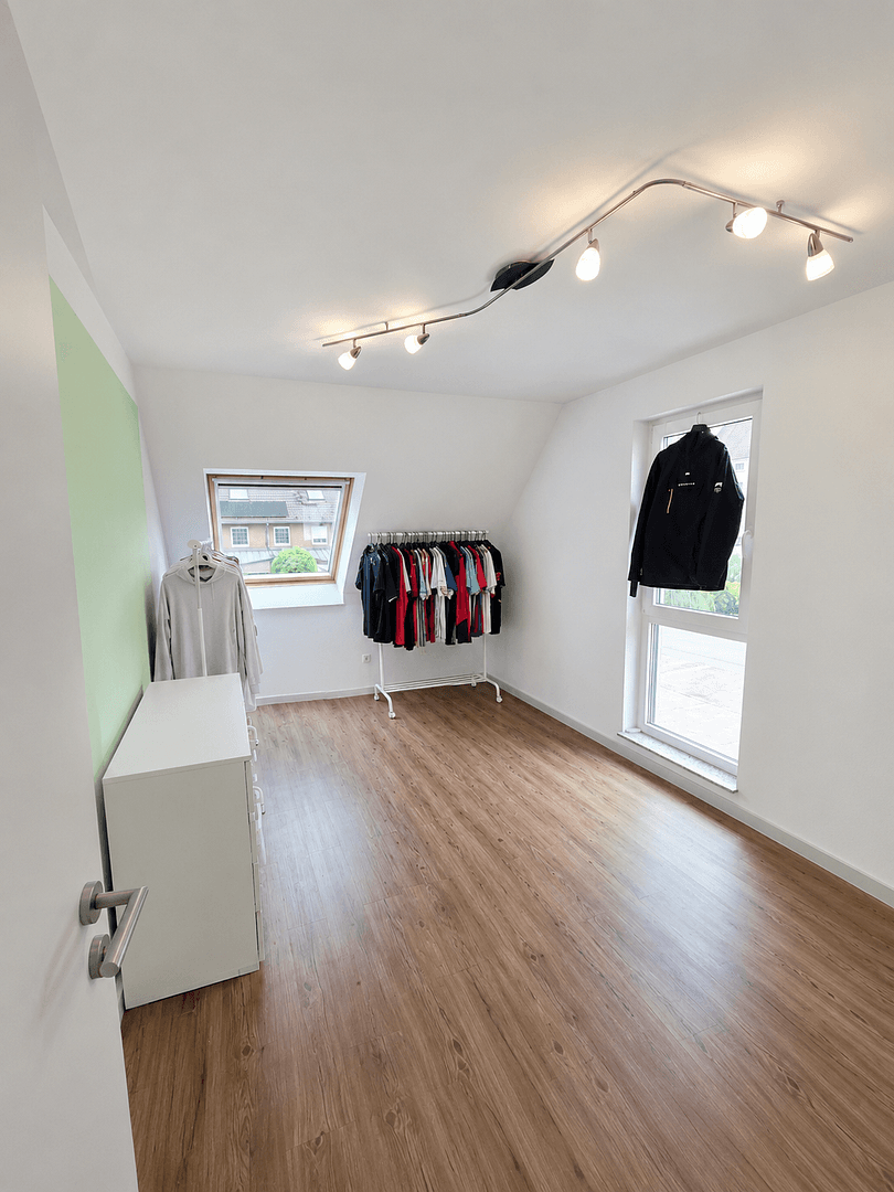 Prodej domu 191 m², pozemek 350 m², Heinrich-Cleas-Str.40B, Leverkusen, Severní Porýní-Vestfálsko Prodej domu 191 m², pozemek 350 m², Heinrich-Cleas-Str.40B, Leverkusen, Severní Porýní-Vestfálsko