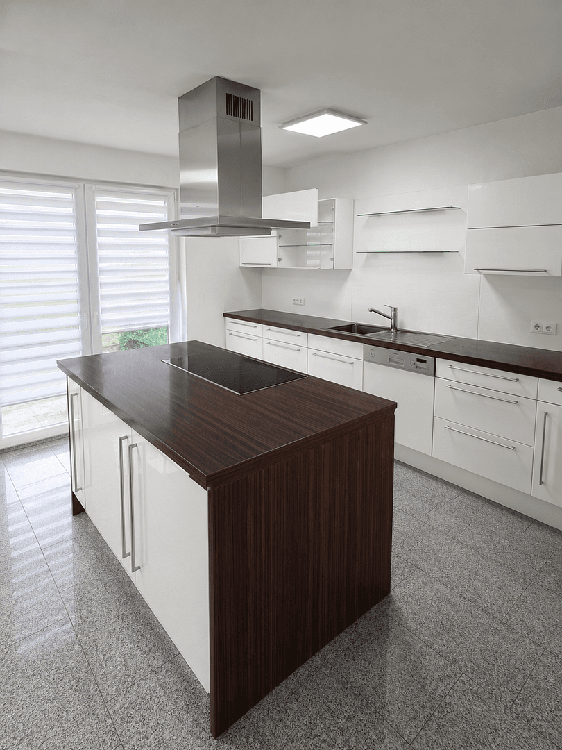 Prodej domu 191 m², pozemek 350 m², Heinrich-Cleas-Str.40B, Leverkusen, Severní Porýní-Vestfálsko Prodej domu 191 m², pozemek 350 m², Heinrich-Cleas-Str.40B, Leverkusen, Severní Porýní-Vestfálsko