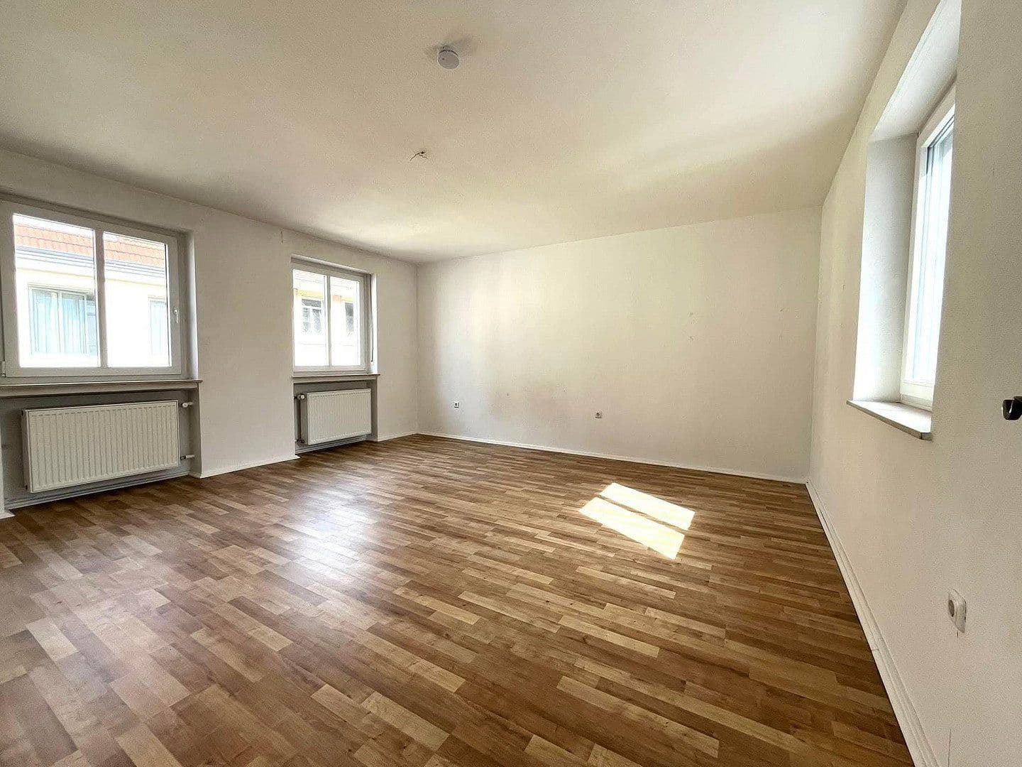 Pronájem bytu 4+1 125 m², tiedgestraße 4a, Hannover, Dolní Sasko Pronájem bytu 4+1 125 m², tiedgestraße 4a, Hannover, Dolní Sasko