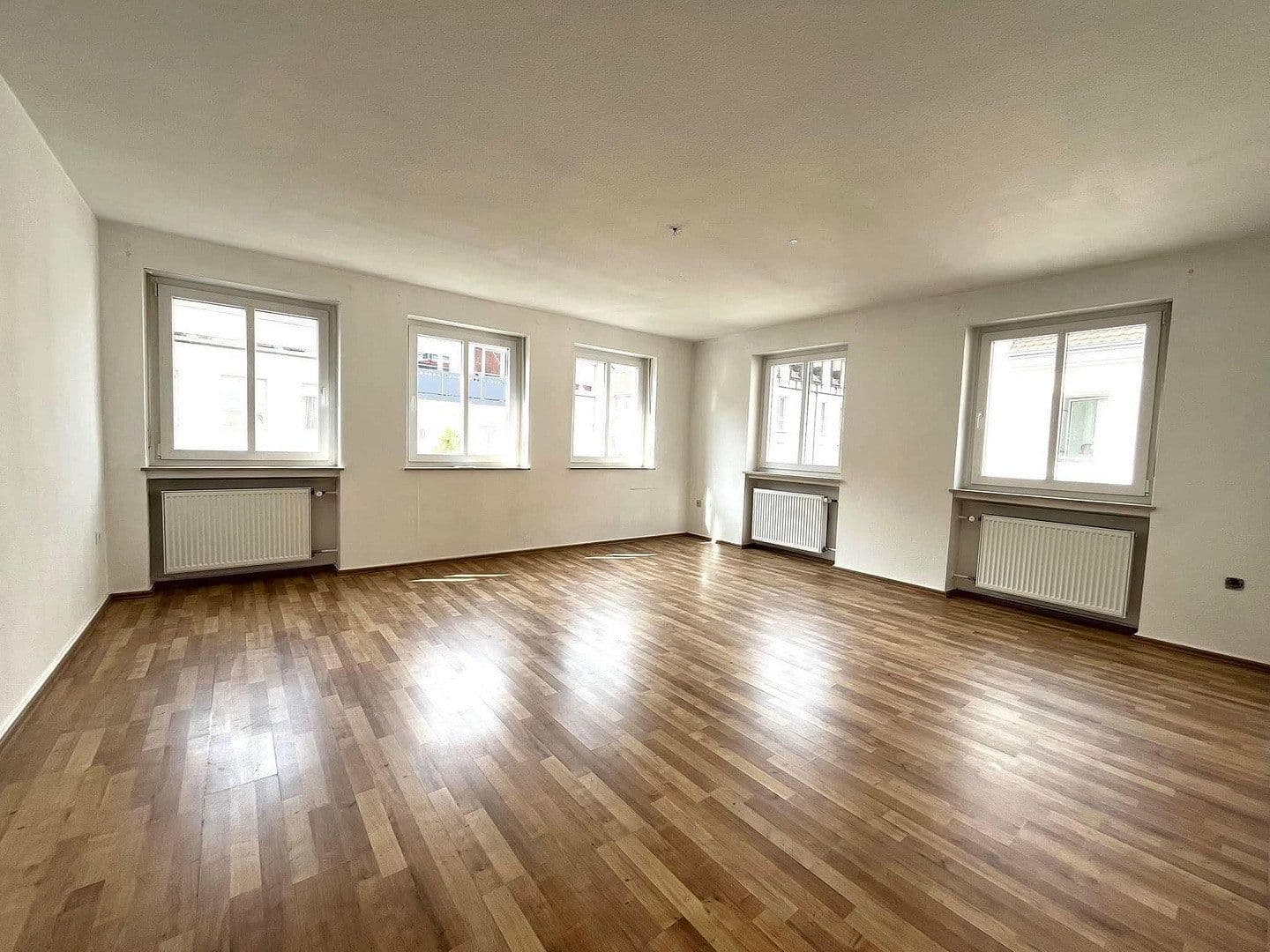 Pronájem bytu 4+1 125 m², tiedgestraße 4a, Hannover, Dolní Sasko Pronájem bytu 4+1 125 m², tiedgestraße 4a, Hannover, Dolní Sasko