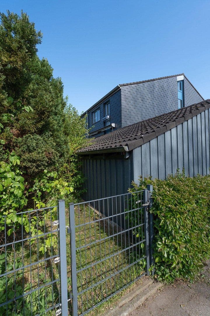 Prodej domu 98 m², pozemek 210 m², Nienbrügger Weg 18, Kiel, Šlesvicko-Holštýnsko Prodej domu 98 m², pozemek 210 m², Nienbrügger Weg 18, Kiel, Šlesvicko-Holštýnsko