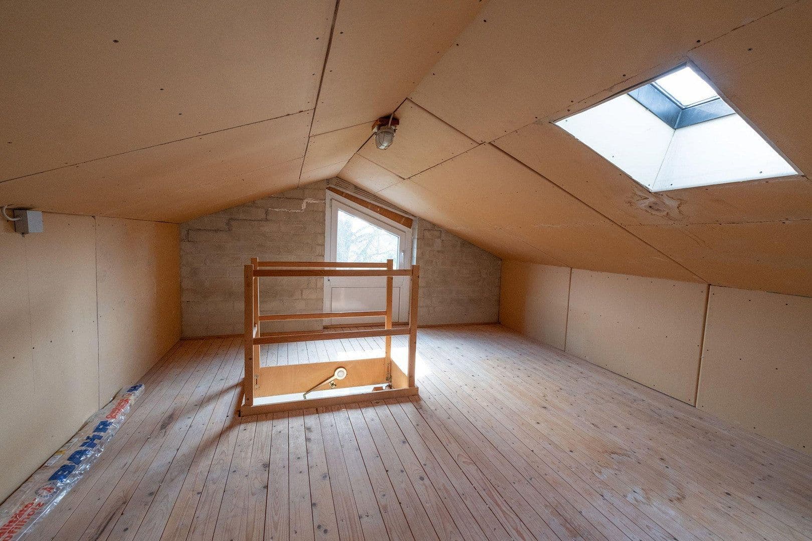 Prodej domu 98 m², pozemek 210 m², Nienbrügger Weg 18, Kiel, Šlesvicko-Holštýnsko Prodej domu 98 m², pozemek 210 m², Nienbrügger Weg 18, Kiel, Šlesvicko-Holštýnsko