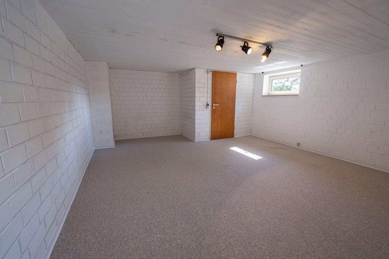 Prodej domu 98 m², pozemek 210 m², Nienbrügger Weg 18, Kiel, Šlesvicko-Holštýnsko Prodej domu 98 m², pozemek 210 m², Nienbrügger Weg 18, Kiel, Šlesvicko-Holštýnsko