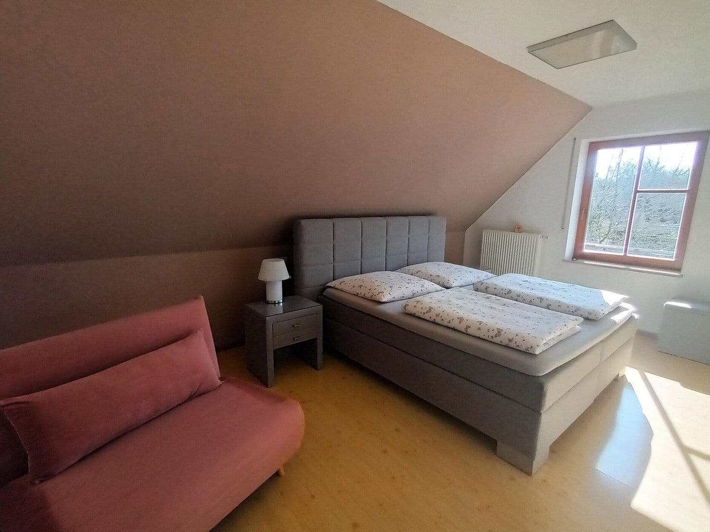 Prodej domu 156 m², pozemek 406 m², Kitzingen, Bavorsko Prodej domu 156 m², pozemek 406 m², Kitzingen, Bavorsko