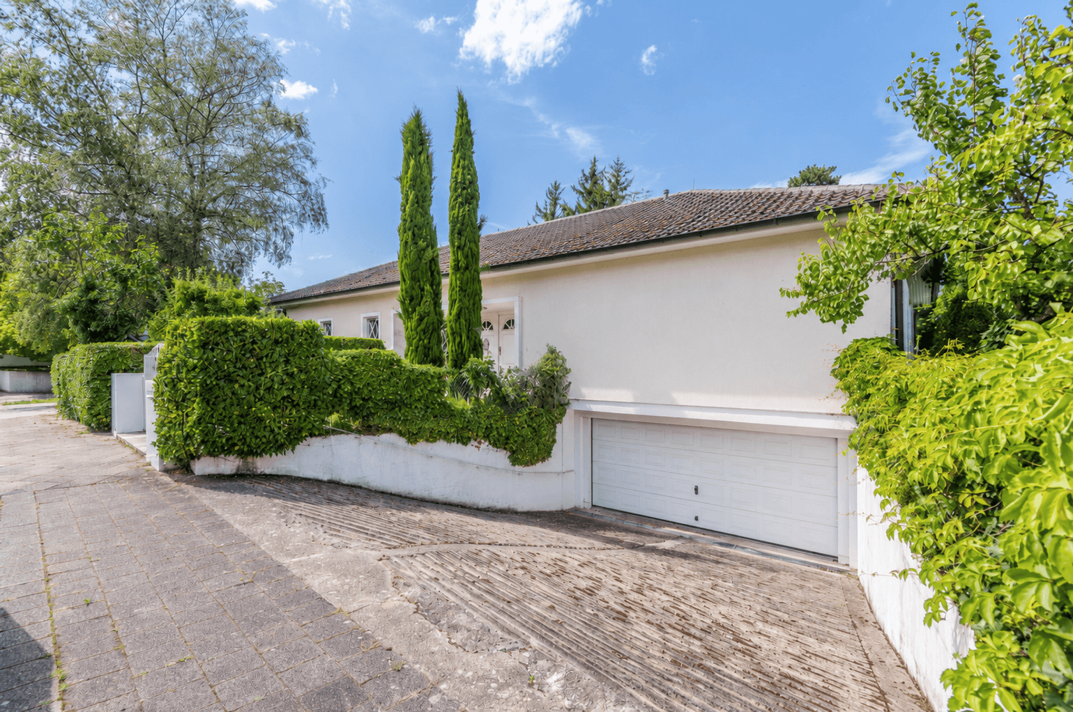 Prodej domu 320 m², pozemek 1.334 m², Karlsruhe, Bádensko-Württembersko Prodej domu 320 m², pozemek 1.334 m², Karlsruhe, Bádensko-Württembersko