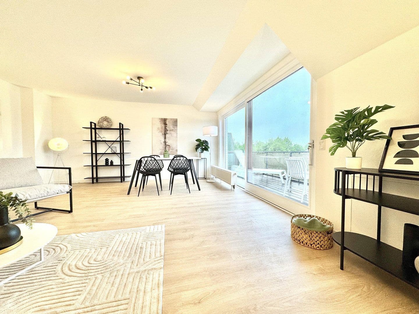 Prodej bytu 4+1 132 m², Lübeck, Šlesvicko-Holštýnsko Prodej bytu 4+1 132 m², Lübeck, Šlesvicko-Holštýnsko